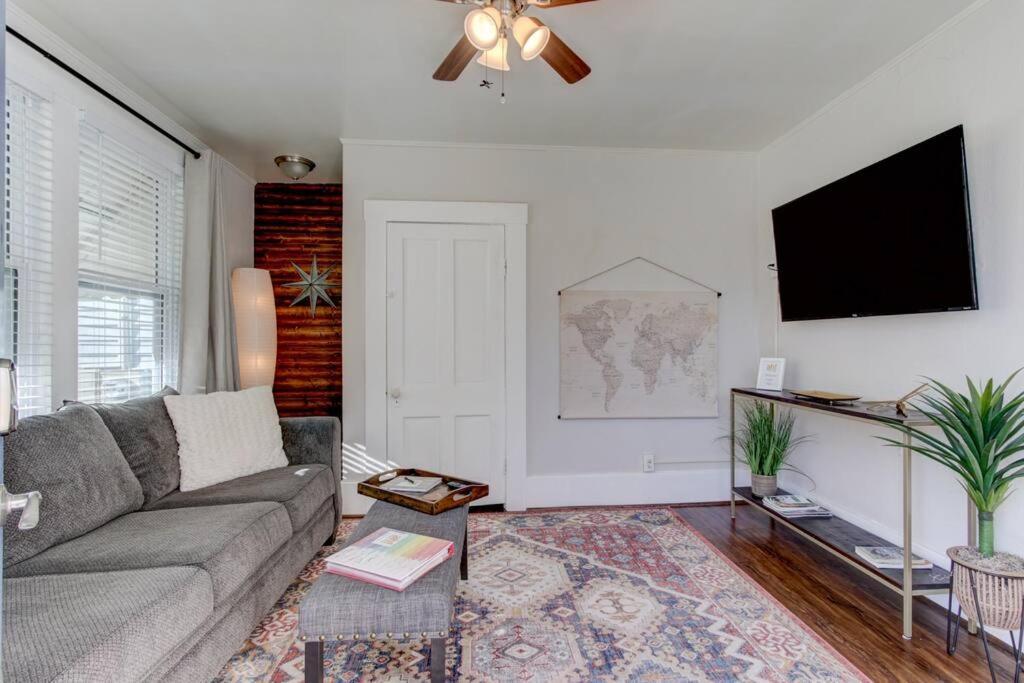 Cedar Blossom Bungalow Is A Cozy Getaway With A 5 Minute Walk To Downtown! Хот Спрингс Екстериор снимка