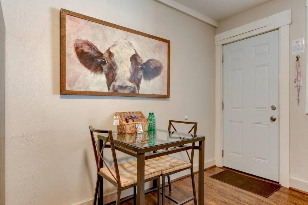 Cedar Blossom Bungalow Is A Cozy Getaway With A 5 Minute Walk To Downtown! Хот Спрингс Екстериор снимка