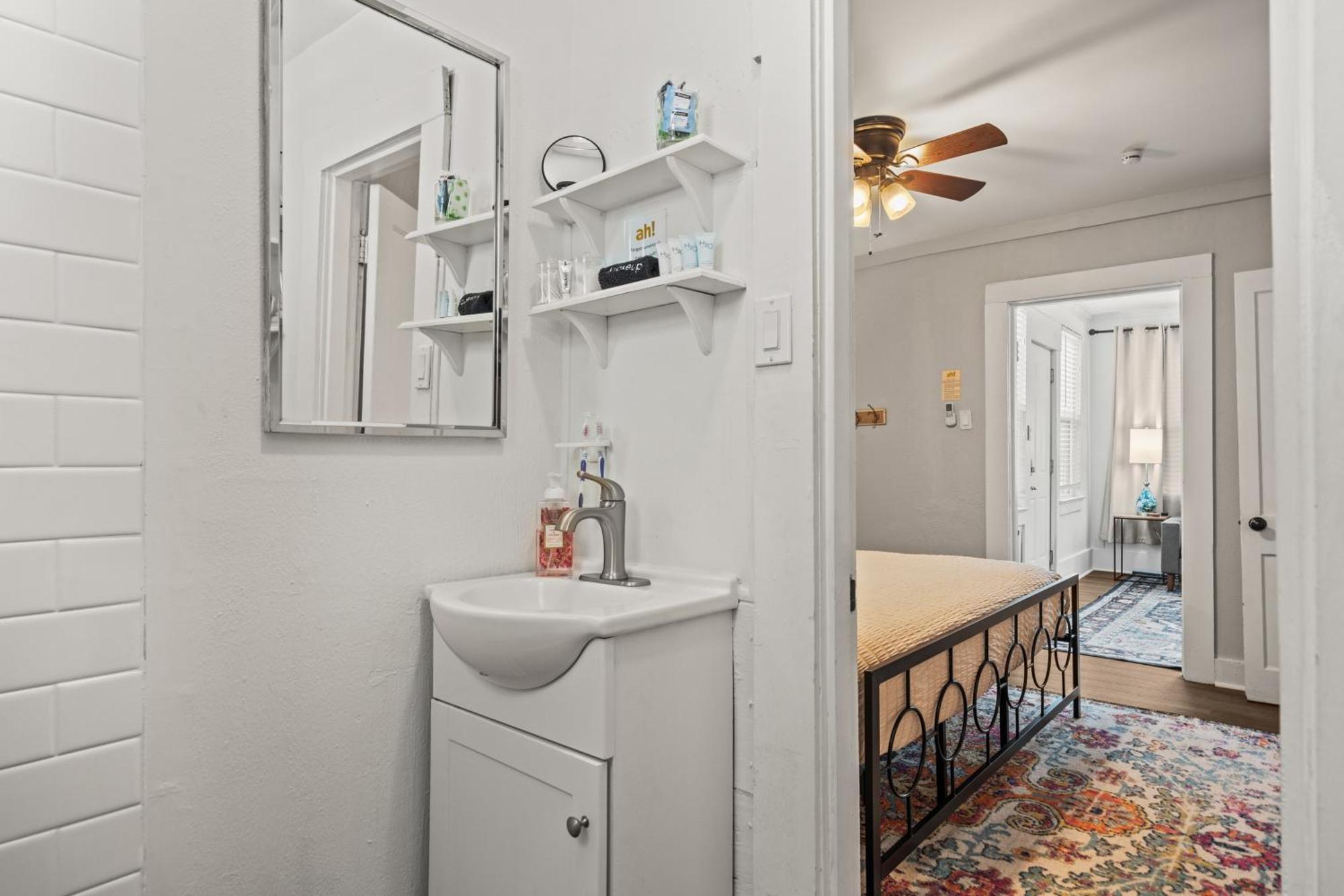 Cedar Blossom Bungalow Is A Cozy Getaway With A 5 Minute Walk To Downtown! Хот Спрингс Екстериор снимка